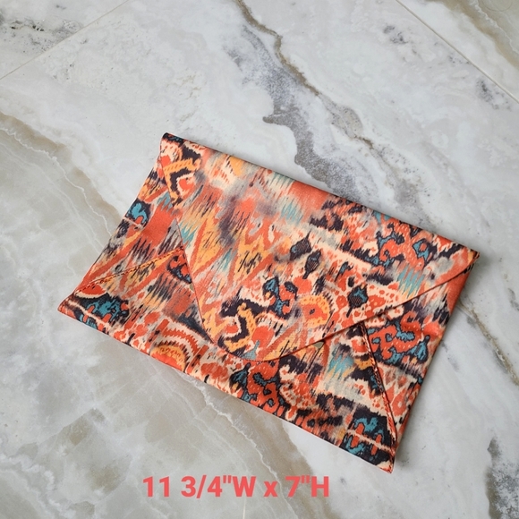 BCBG clutch - Picture 2 of 5